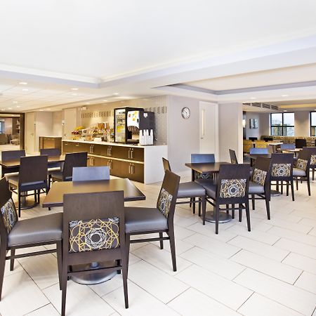 Holiday Inn Express Boston-Waltham By Ihg Exterior photo