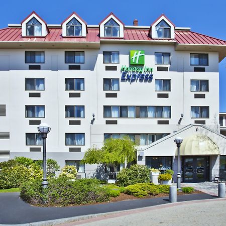 Holiday Inn Express Boston-Waltham By Ihg Exterior photo