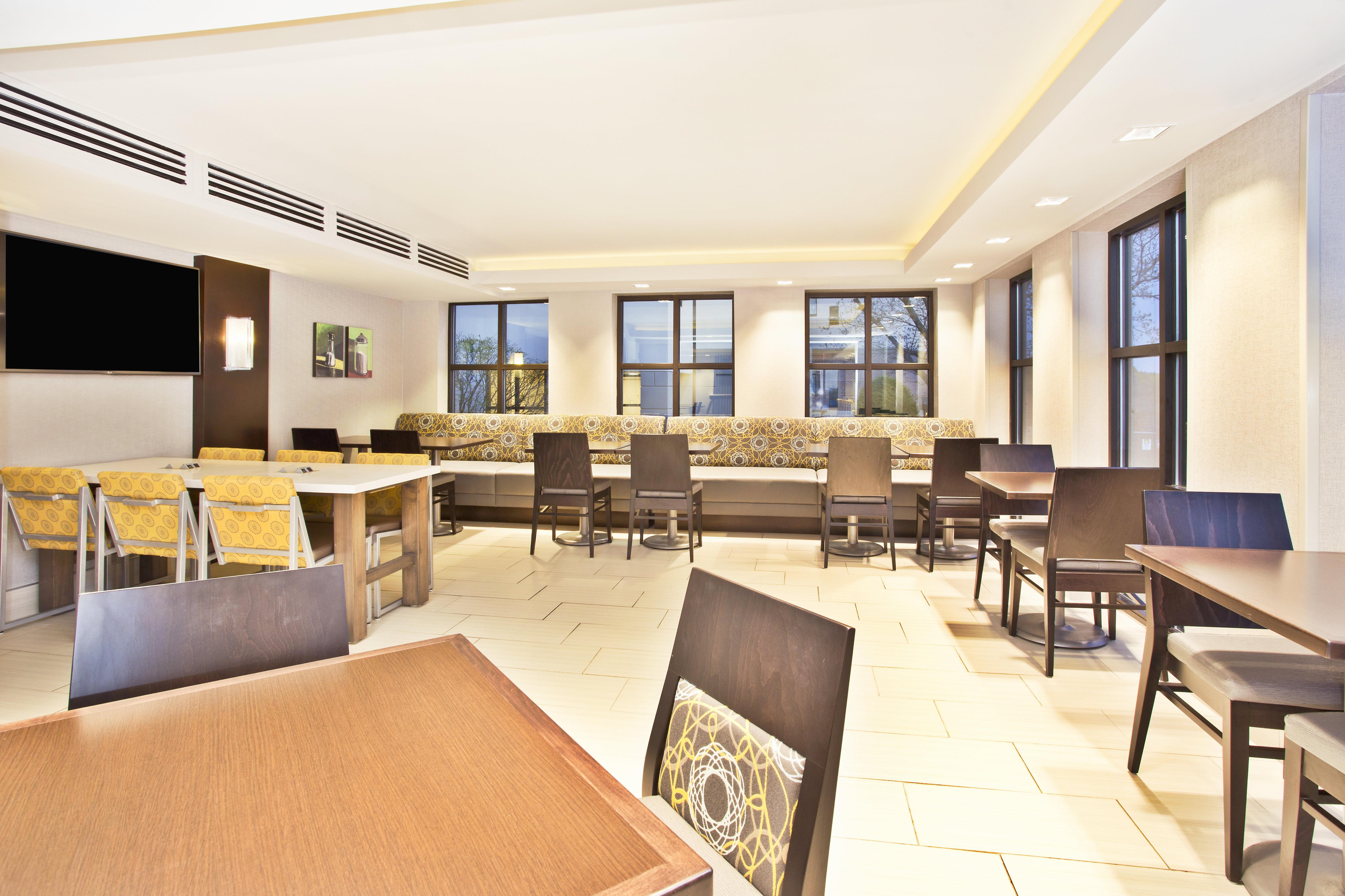 Holiday Inn Express Boston-Waltham By Ihg Exterior photo