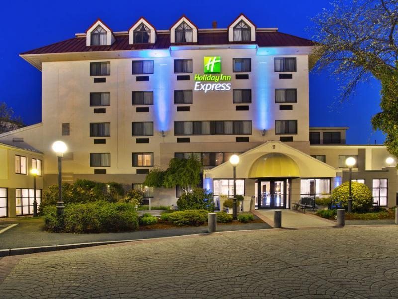 Holiday Inn Express Boston-Waltham By Ihg Exterior photo