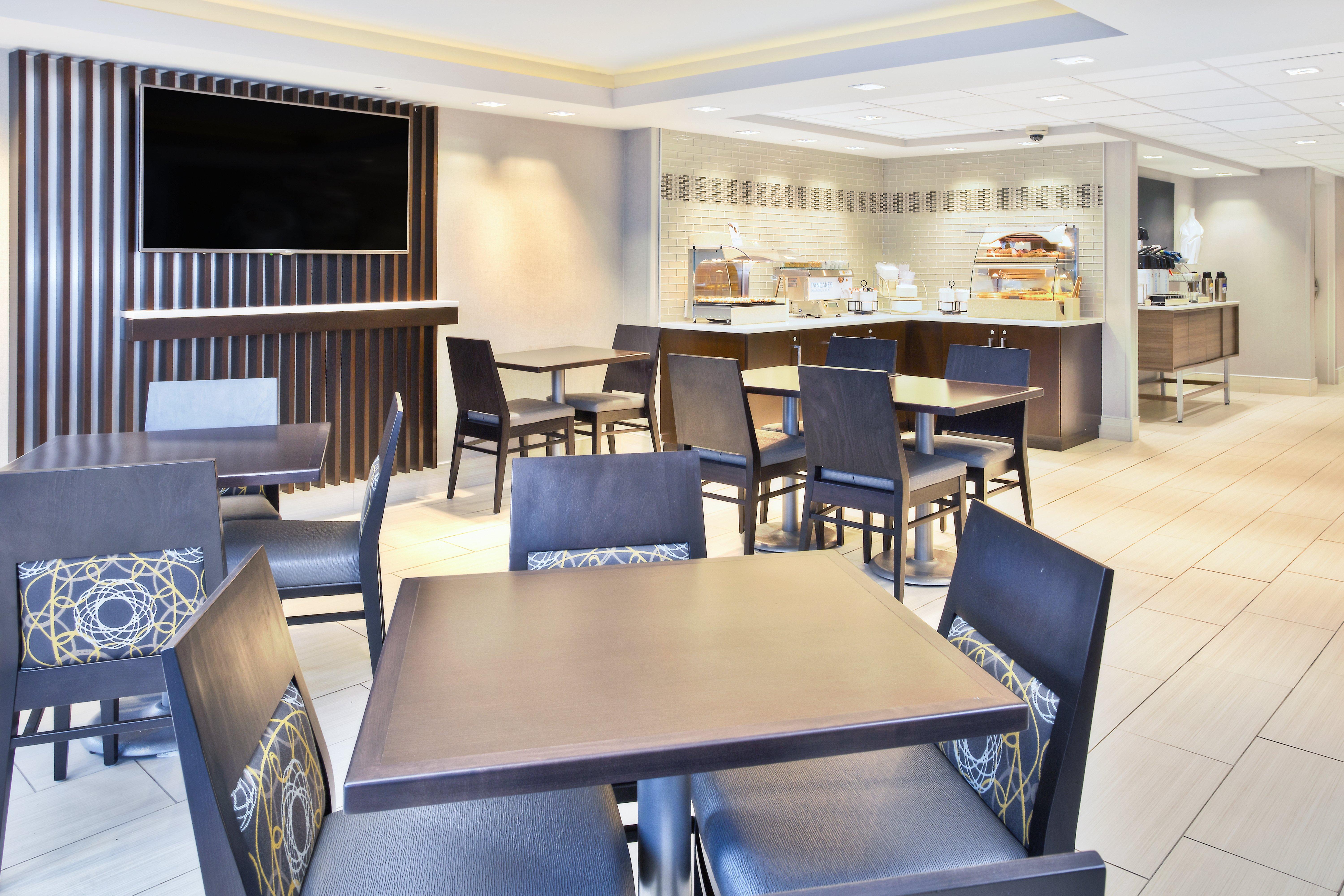 Holiday Inn Express Boston-Waltham By Ihg Exterior photo