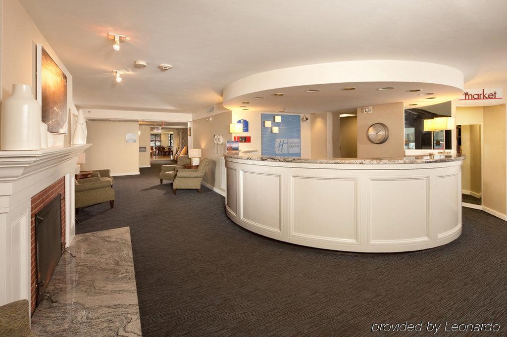 Holiday Inn Express Boston-Waltham By Ihg Interior photo