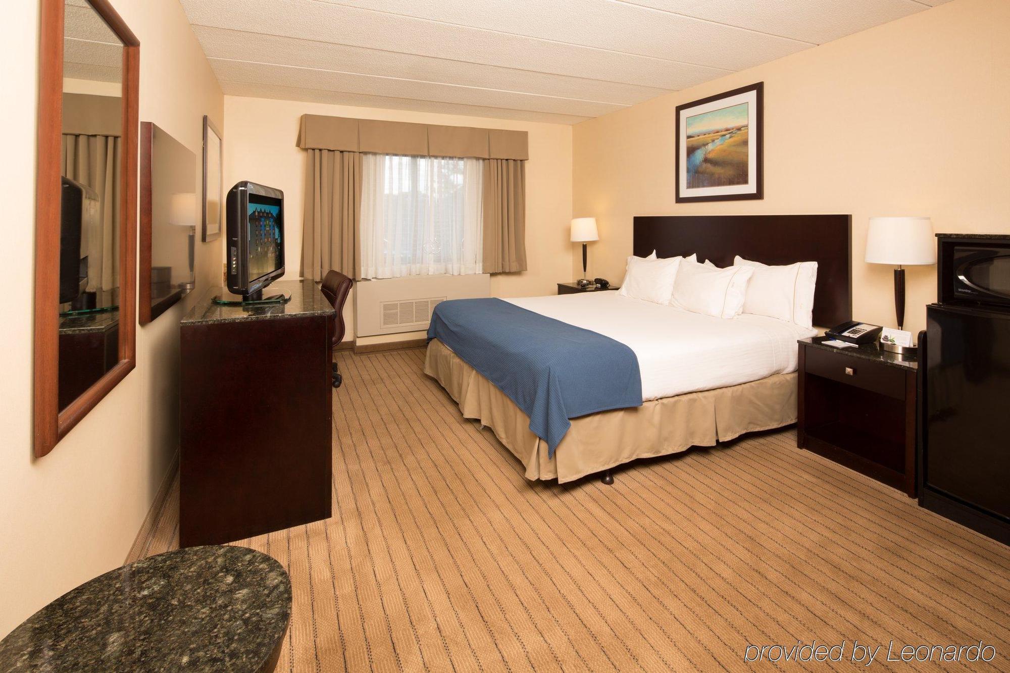 Holiday Inn Express Boston-Waltham By Ihg Exterior photo