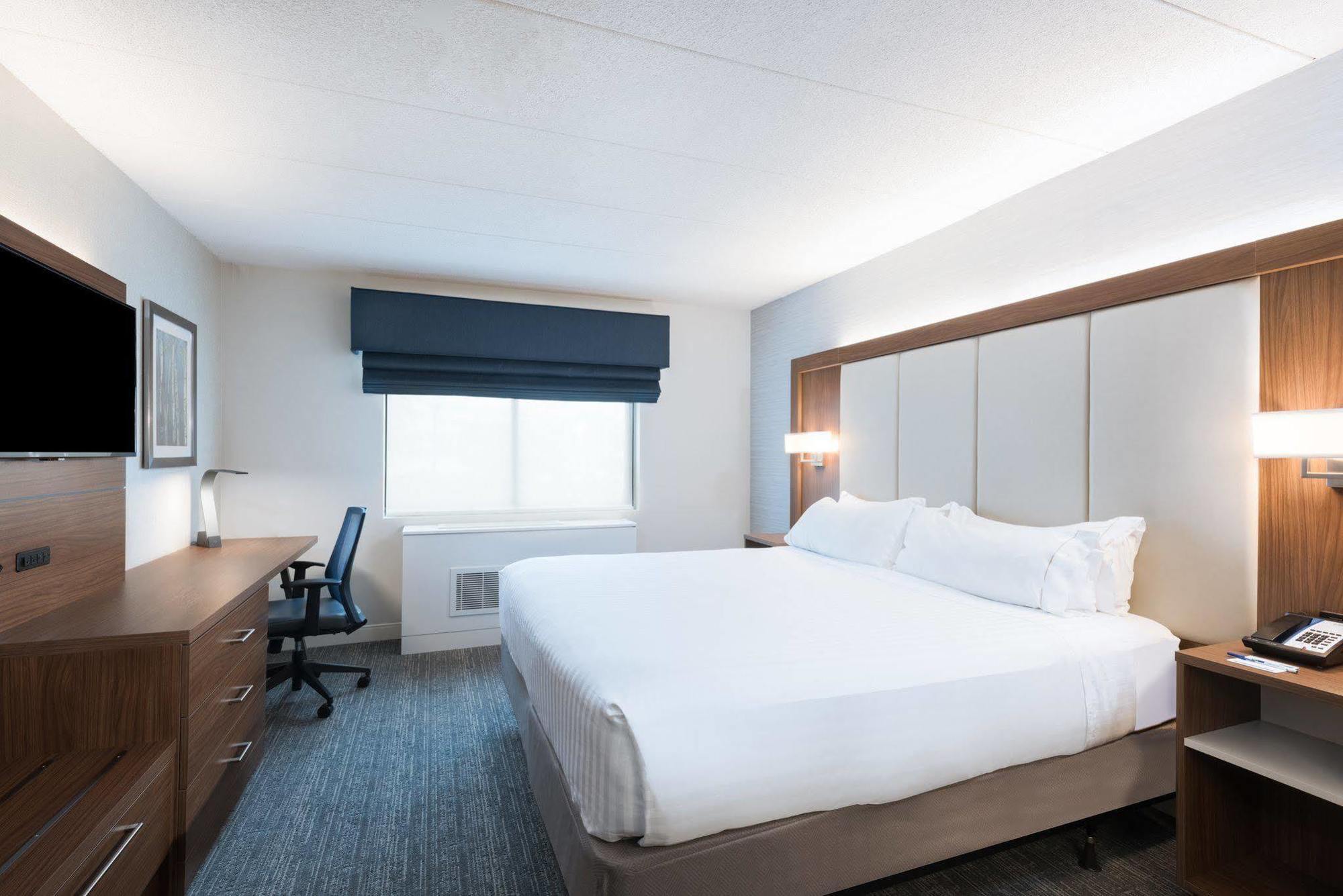 Holiday Inn Express Boston-Waltham By Ihg Exterior photo