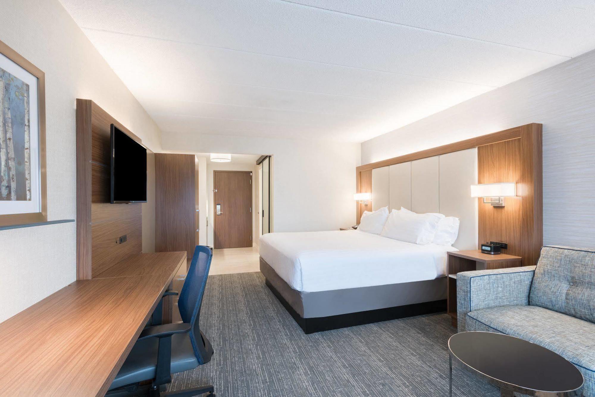 Holiday Inn Express Boston-Waltham By Ihg Exterior photo