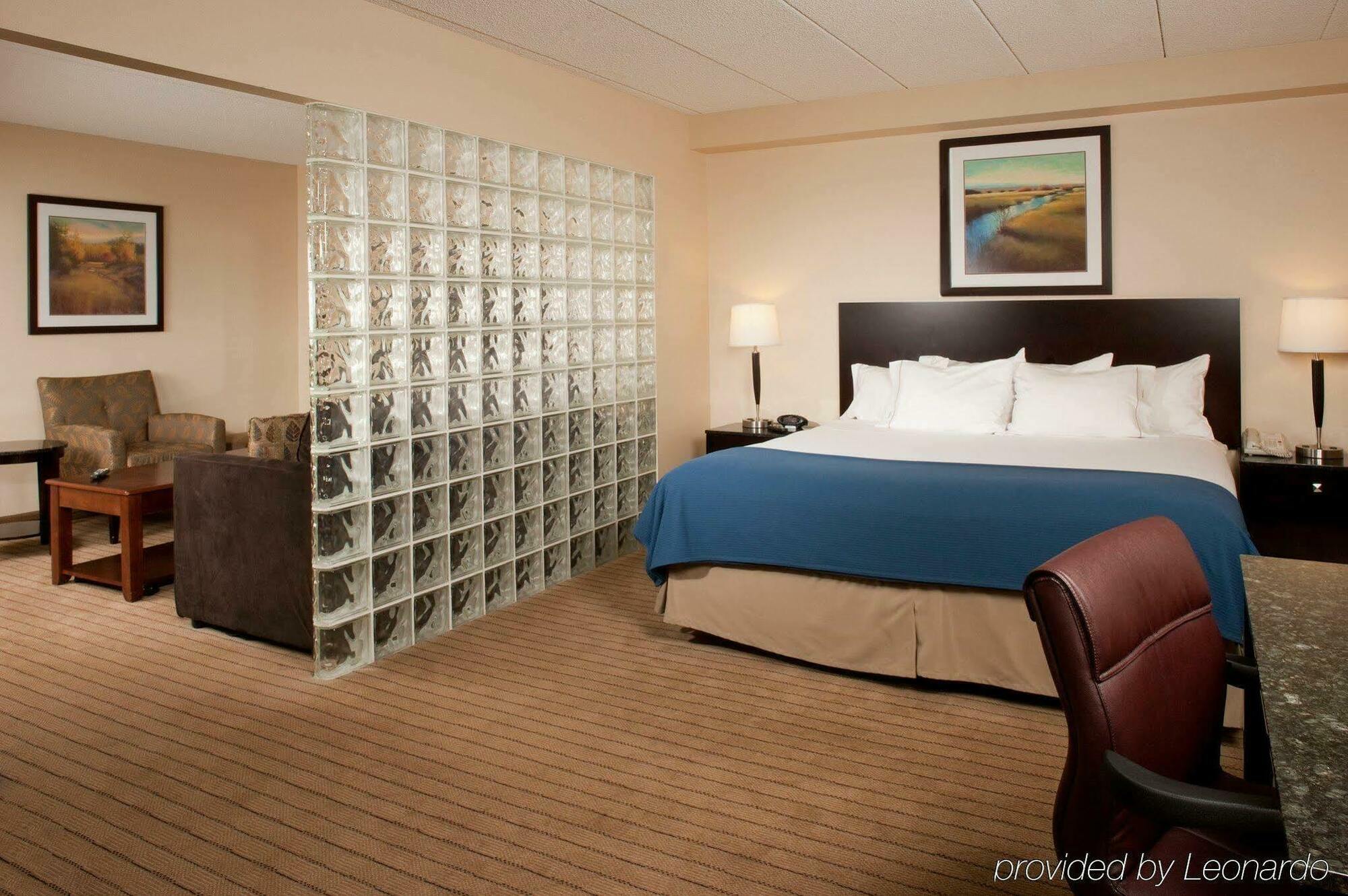 Holiday Inn Express Boston-Waltham By Ihg Exterior photo