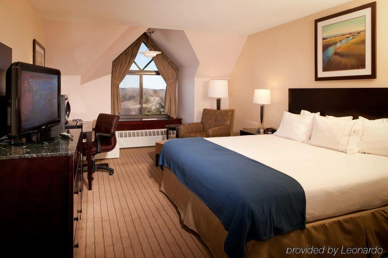 Holiday Inn Express Boston-Waltham By Ihg Exterior photo