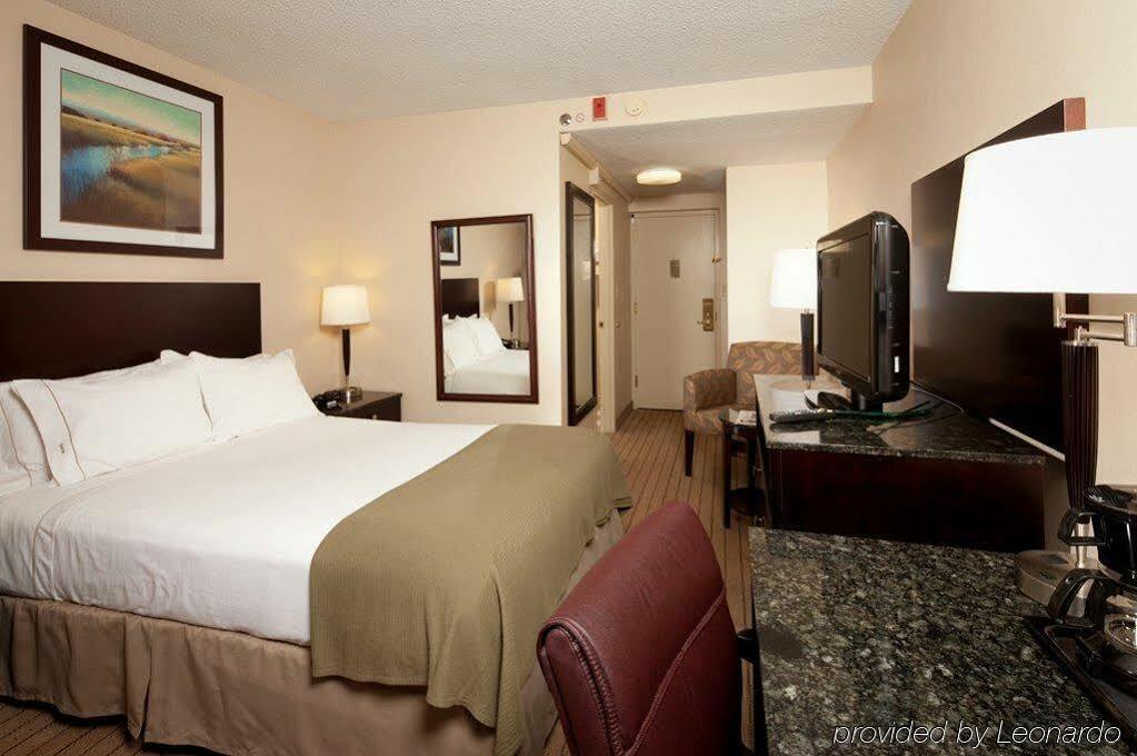 Holiday Inn Express Boston-Waltham By Ihg Exterior photo