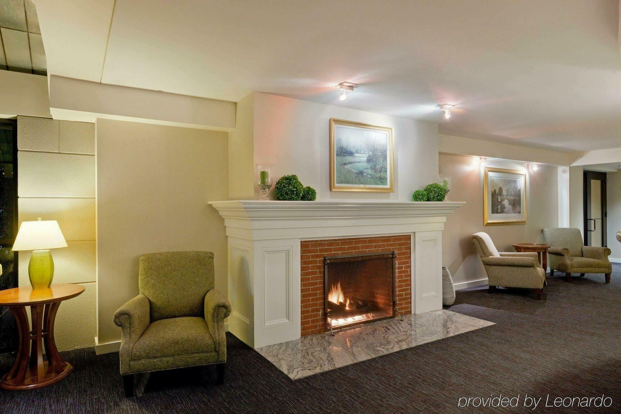 Holiday Inn Express Boston-Waltham By Ihg Interior photo
