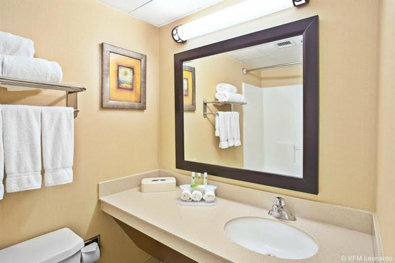 Holiday Inn Express Boston-Waltham By Ihg Exterior photo
